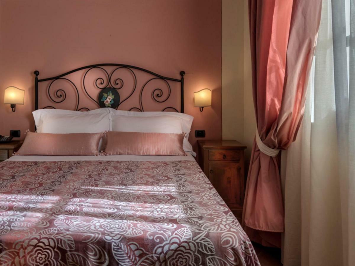 Hotel & Restaurant Casolare Le Terre Rosse San Gimignano Exterior photo